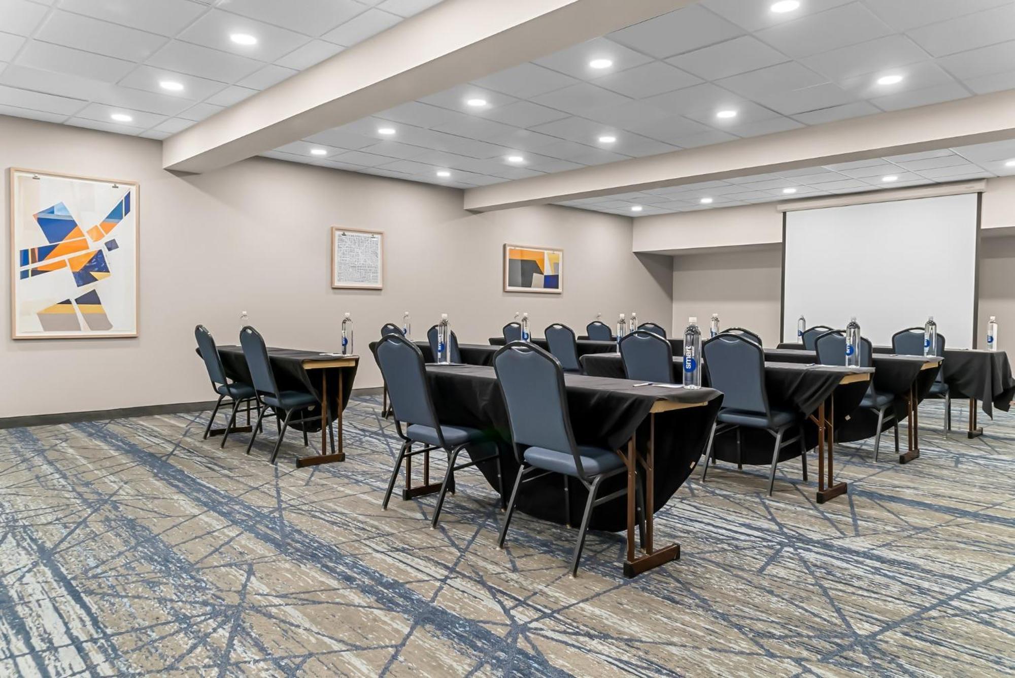 Holiday Inn Express & Suites Detroit - Novi By Ihg Экстерьер фото