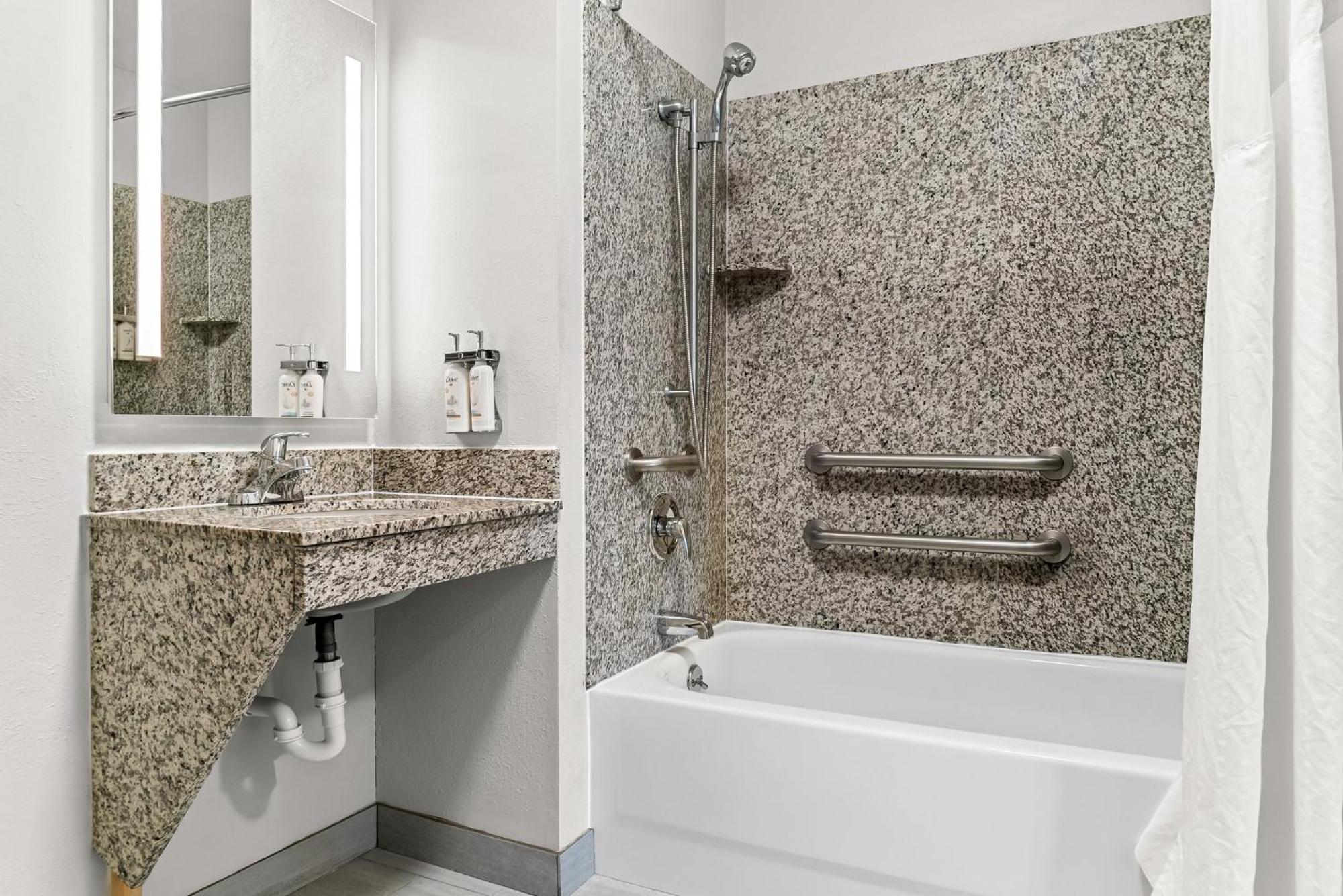 Holiday Inn Express & Suites Detroit - Novi By Ihg Экстерьер фото