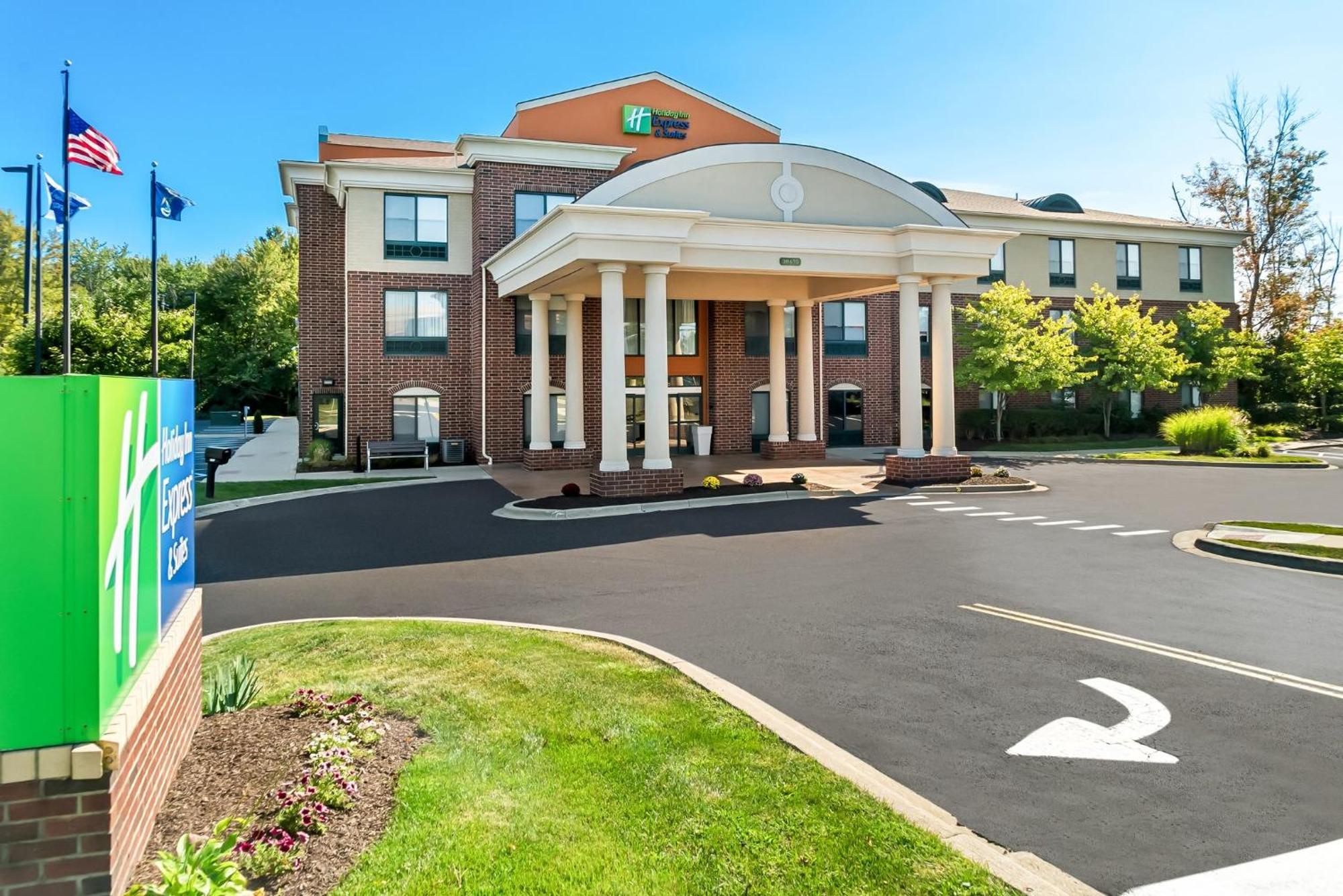 Holiday Inn Express & Suites Detroit - Novi By Ihg Экстерьер фото