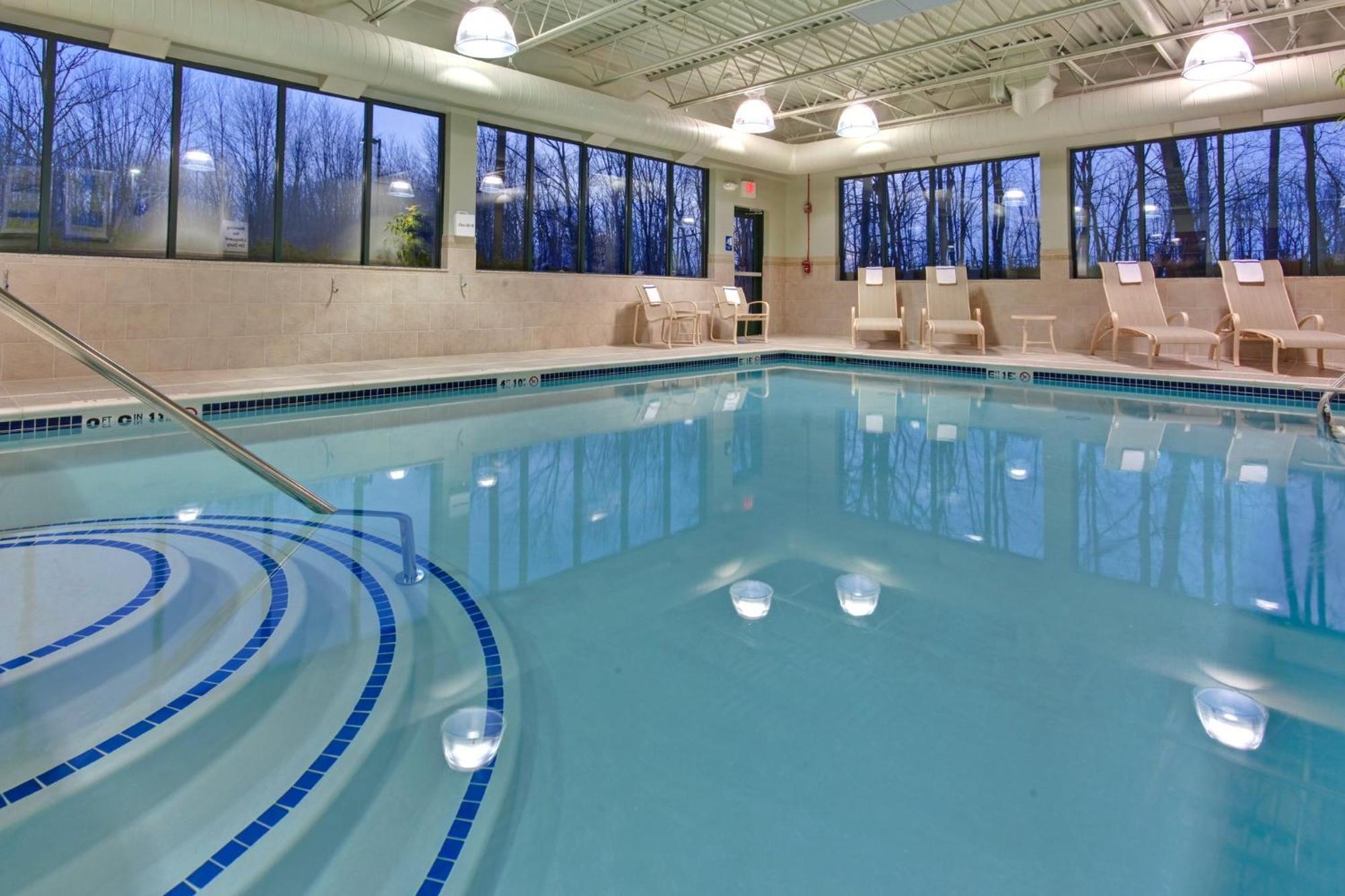 Holiday Inn Express & Suites Detroit - Novi By Ihg Экстерьер фото