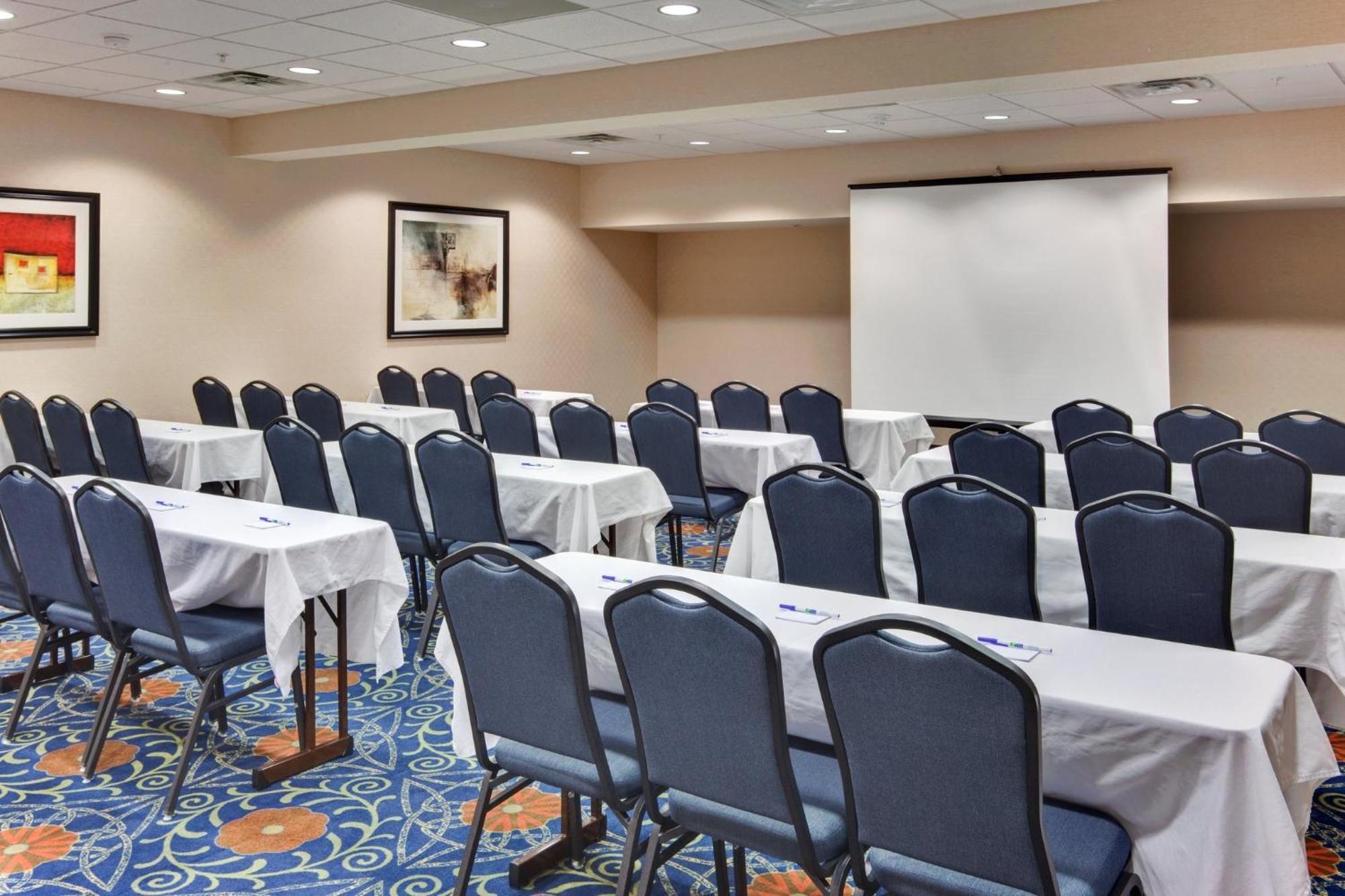 Holiday Inn Express & Suites Detroit - Novi By Ihg Экстерьер фото