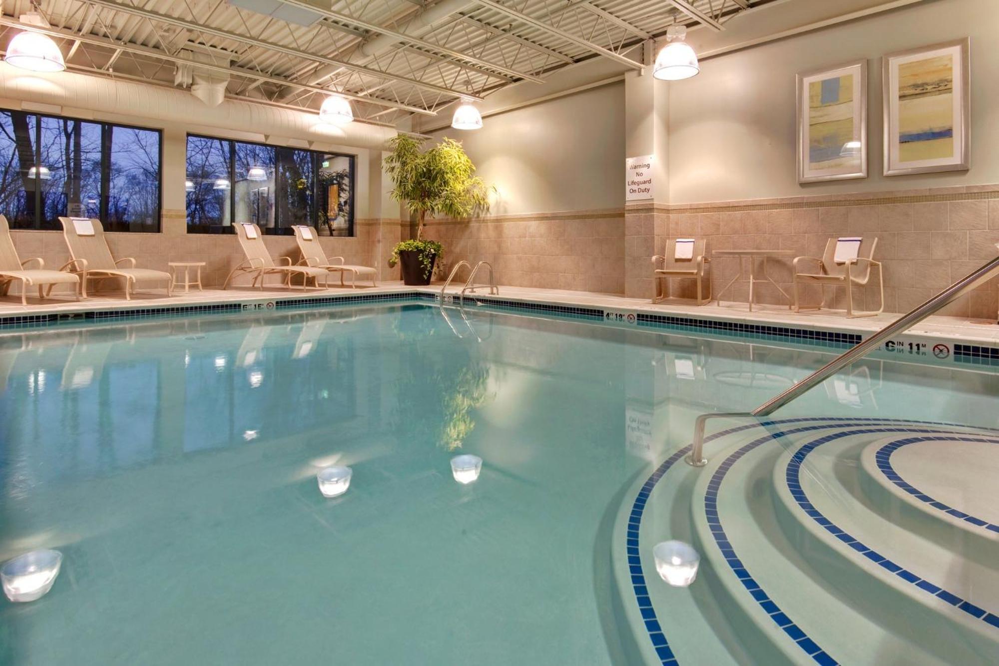 Holiday Inn Express & Suites Detroit - Novi By Ihg Экстерьер фото