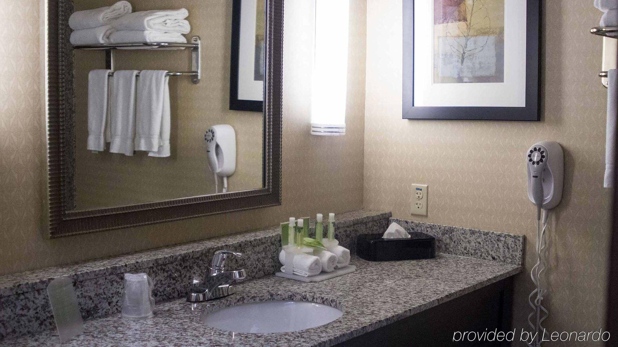 Holiday Inn Express & Suites Detroit - Novi By Ihg Экстерьер фото