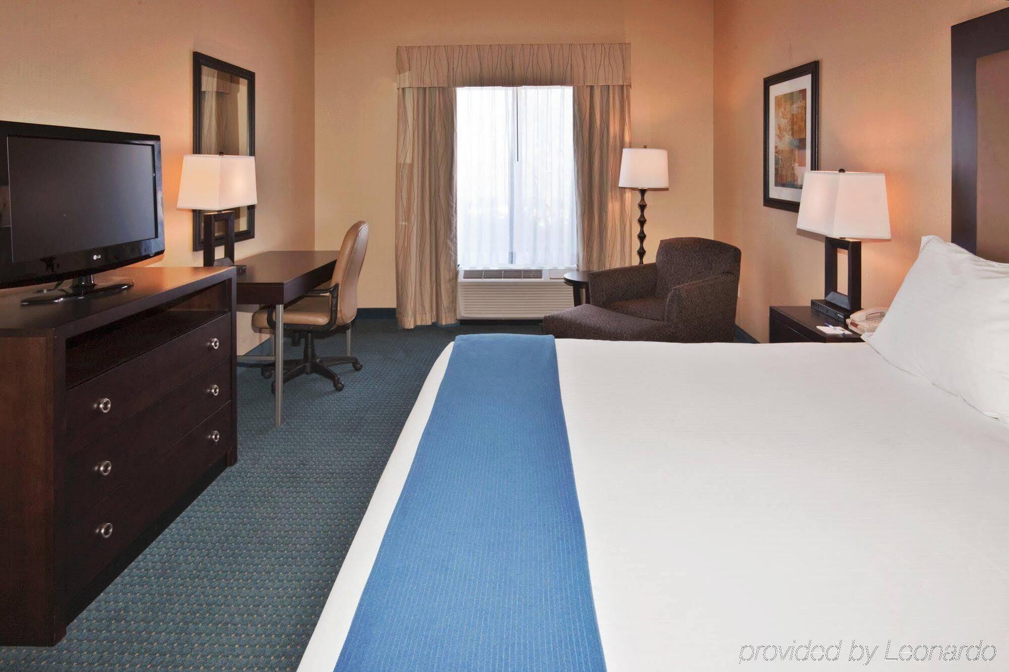 Holiday Inn Express & Suites Detroit - Novi By Ihg Экстерьер фото
